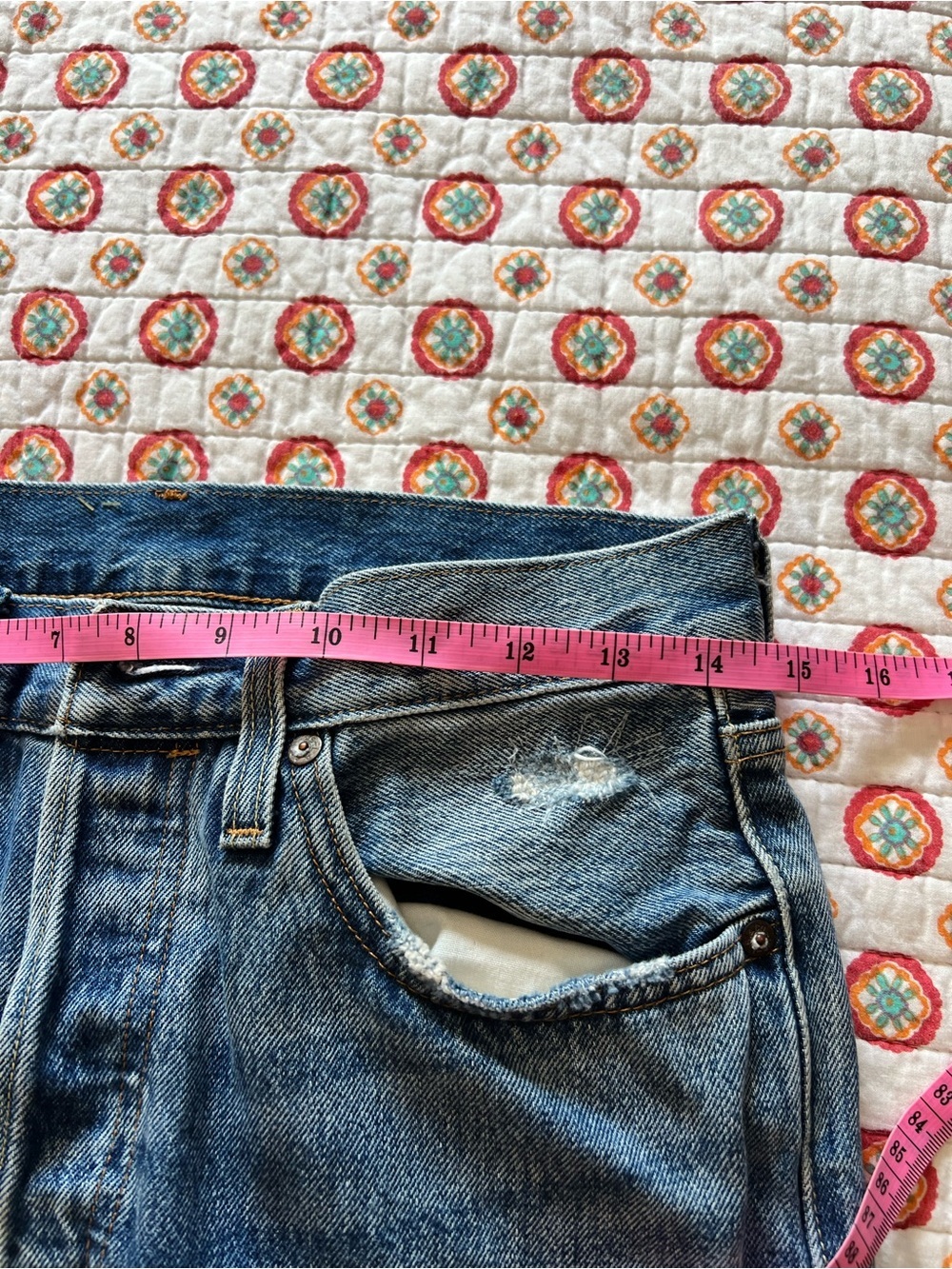 EUC Levi’s Premium 501 Denim Light Wash Distressed Jeans size 26 - Picture 7 of 8